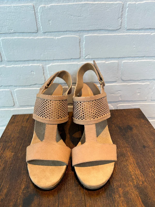 Durable Snow Boots Brown Sandals Heels Block Adrienne Vittadini, Size 10