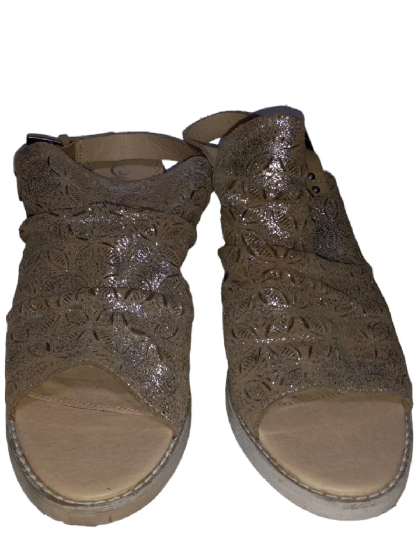 Fashionable Moccasins Sandals Heels Block By Naughty Monkey  Size: 8.5