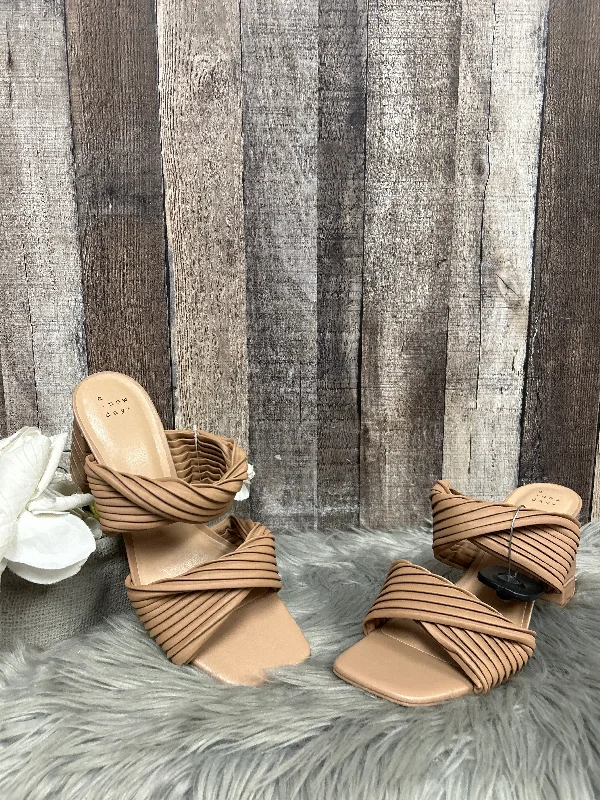 Fashionable Hiking Shoes Beige Sandals Heels Block A New Day, Size 11