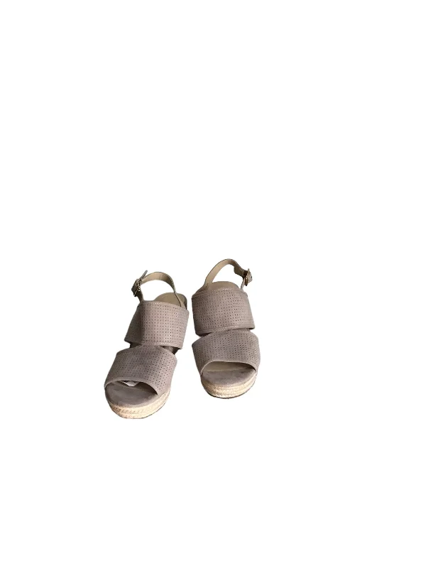 Fashionable Summer Shoes Grey Sandals Heels Wedge Liz Claiborne, Size 9.5