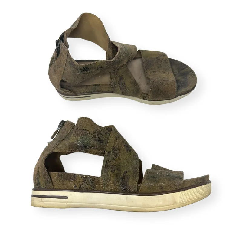 Trendy Sports Footwear Multi-colored Sandals Designer Eileen Fisher, Size 6.5