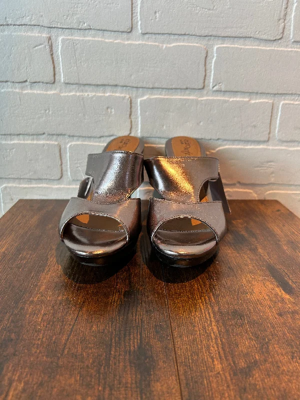 Durable Snow Boots Bronze Sandals Heels Block Sofft, Size 7