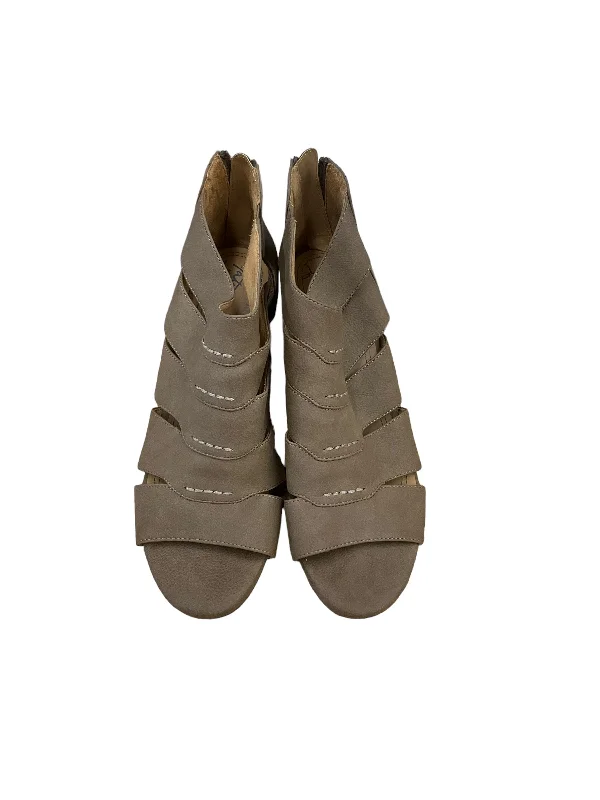 Leather Casual Shoes Taupe Sandals Heels Block Natural Soul, Size 7.5