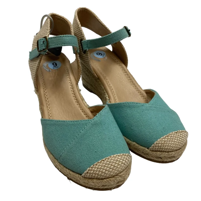 Stylish Casual Footwear Green Sandals Heels Wedge Journee, Size 6