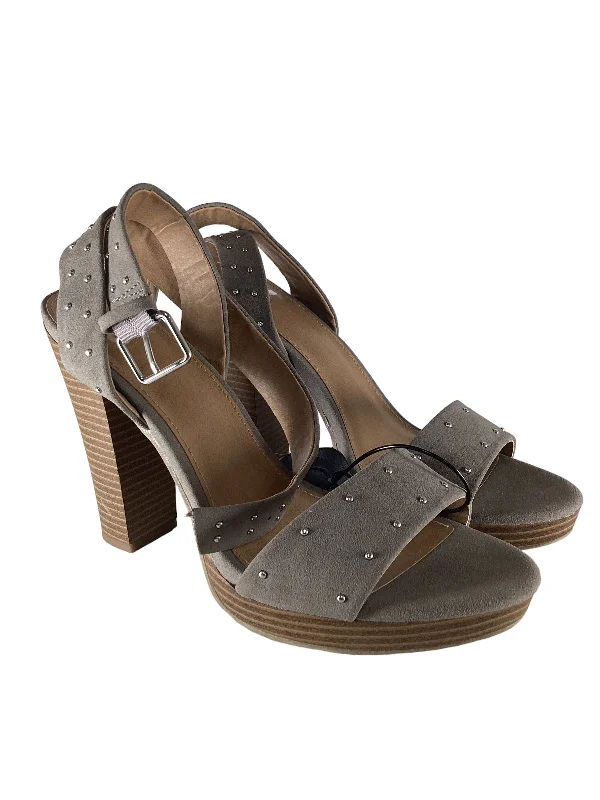 Stylish Winter Footwear Grey Sandals Heels Block Report, Size 8.5