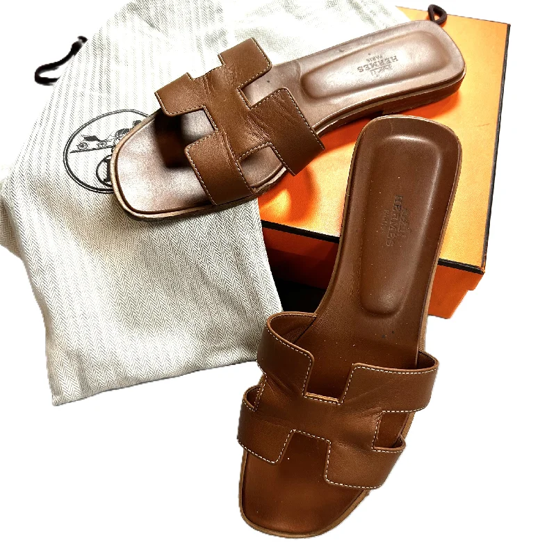 Comfortable Sports Shoes Brown Sandals Luxury Designer By Hermes, Size: 8.5