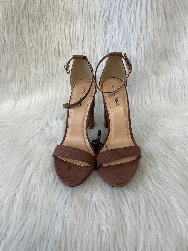Lightweight Hiking Shoes Brown Sandals Heels Block Fashion Nova, Size 10