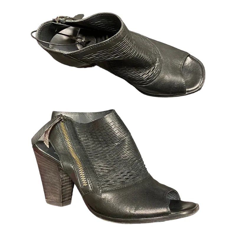 Trendy Sports Footwear Sandals Heels Block By Paul Green In Black, Size: 7.5