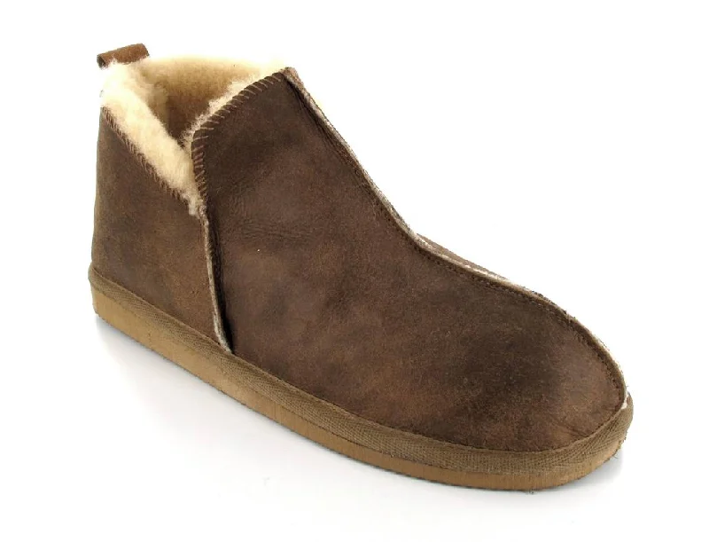 Summer Sports Shoes SHEPHERD Men's Sheepskin Slippers Anton, antique cognac