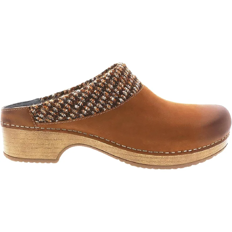 Vintage Sneakers Collection Women's Dansko Bev Tan Burnished Nubuck